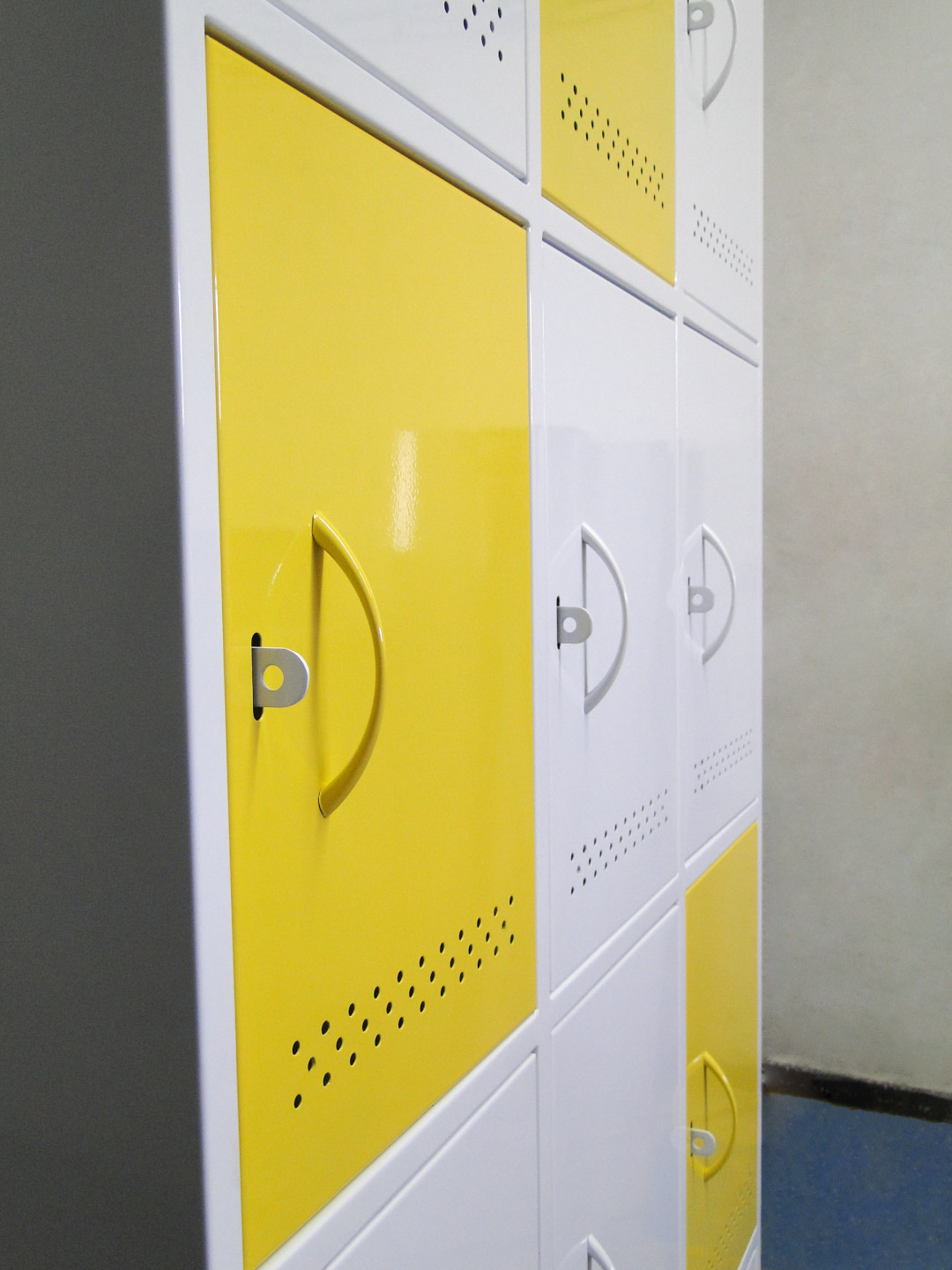 Imagen de muestra de un locker (3-locker-metalicos.jpg)